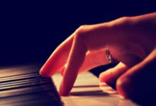 配资炒股理财:比较出名的配资平台-美股三大指数集体下跌 贵金属、半导体板块走强